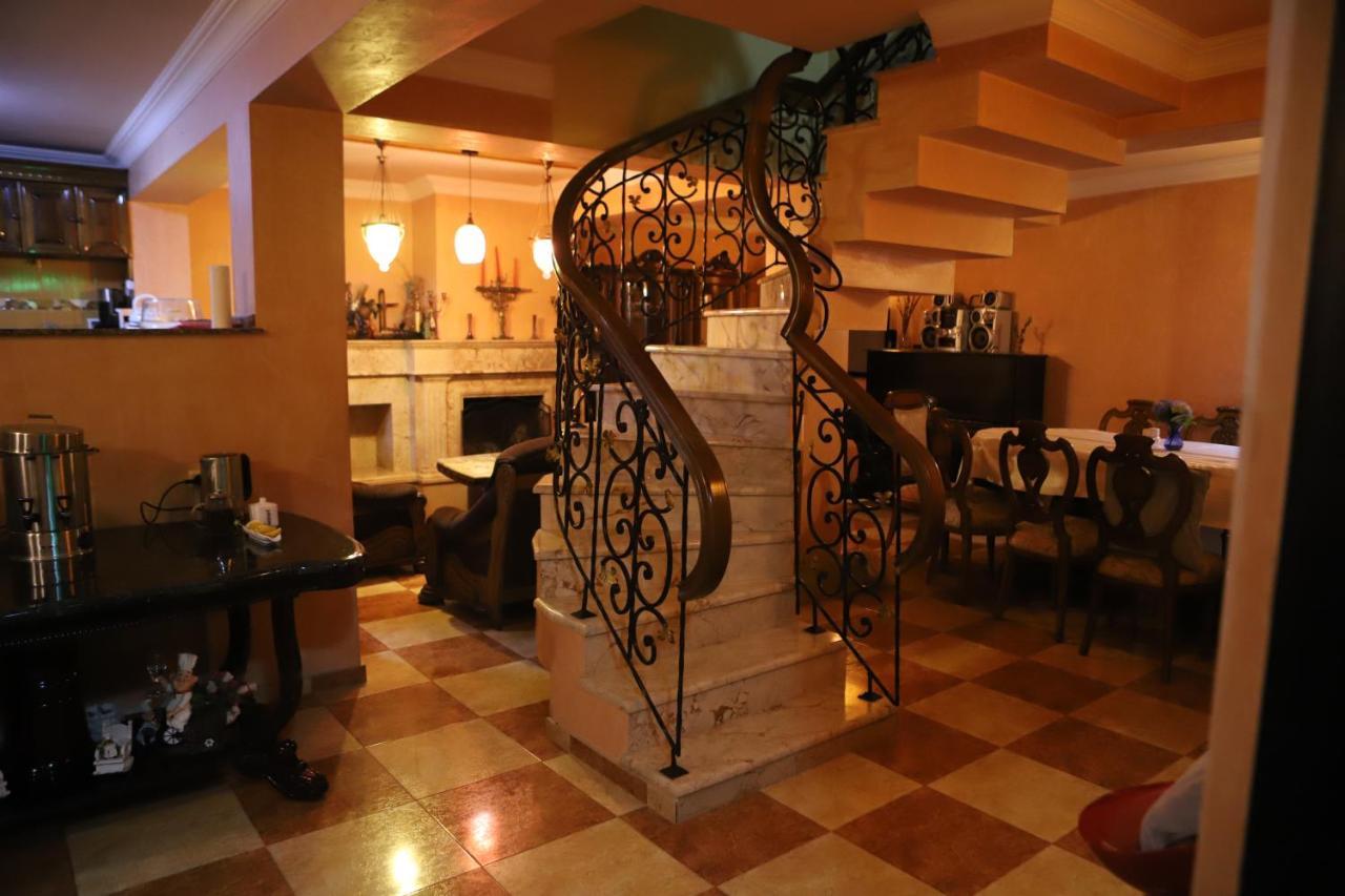 Hotel Black Sea House 巴统 外观 照片