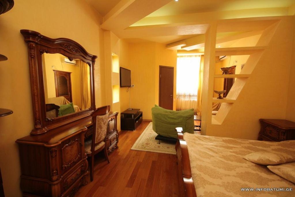 Hotel Black Sea House 巴统 外观 照片