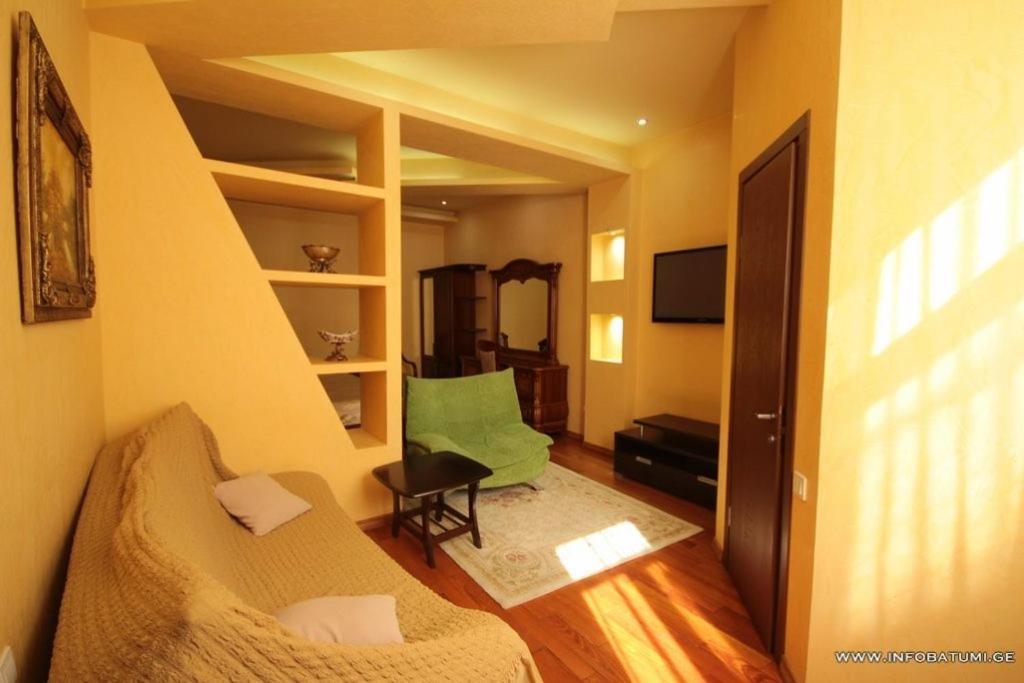 Hotel Black Sea House 巴统 外观 照片